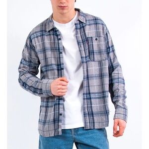 Levi’s size M blue & grey plaid 100% Cotton button up long sleeve flannel shirt